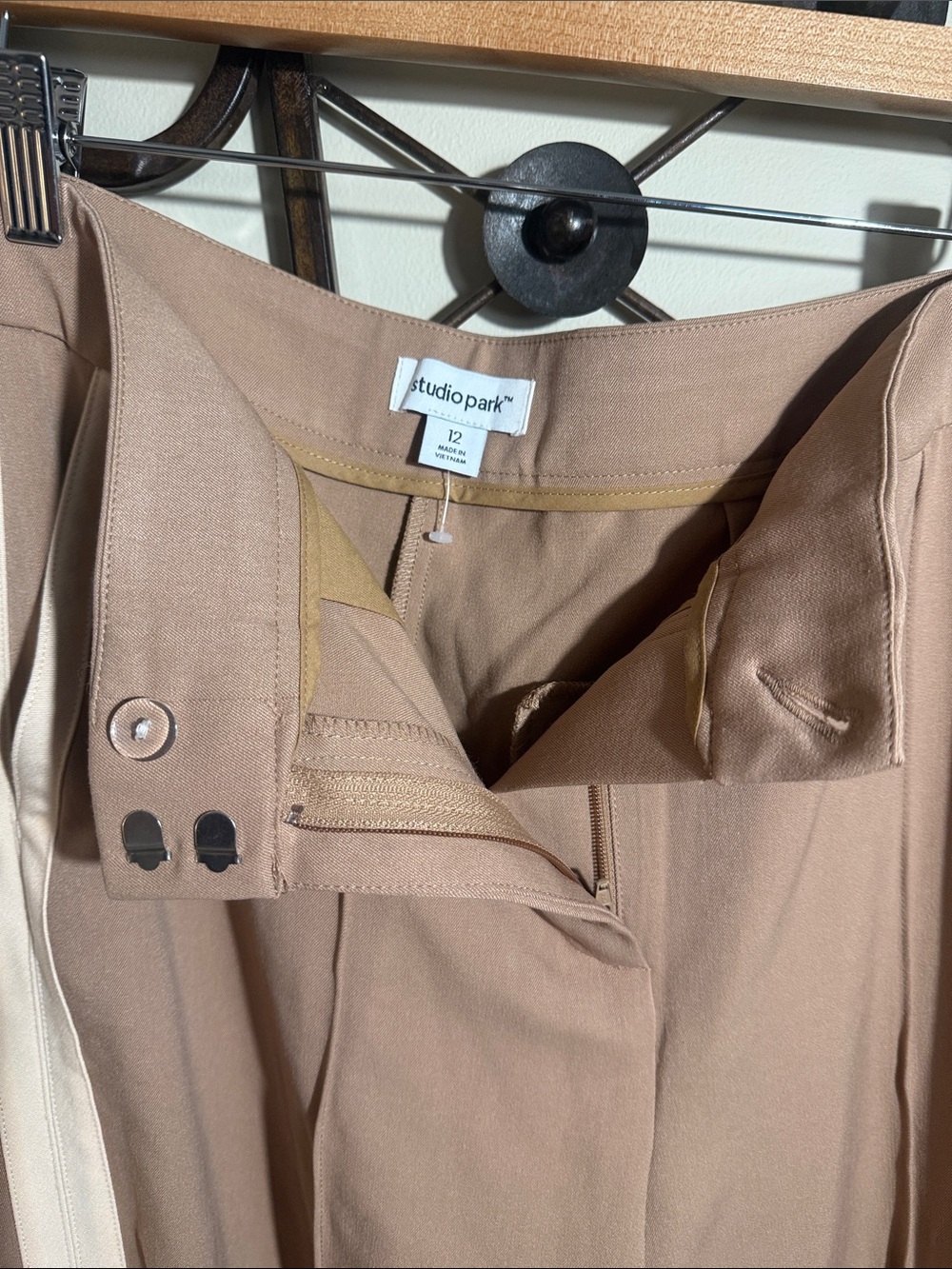 BRAND NEW - NEVER WORN. Women's Beige Wide-Leg Trousers - Picture 9 of 10